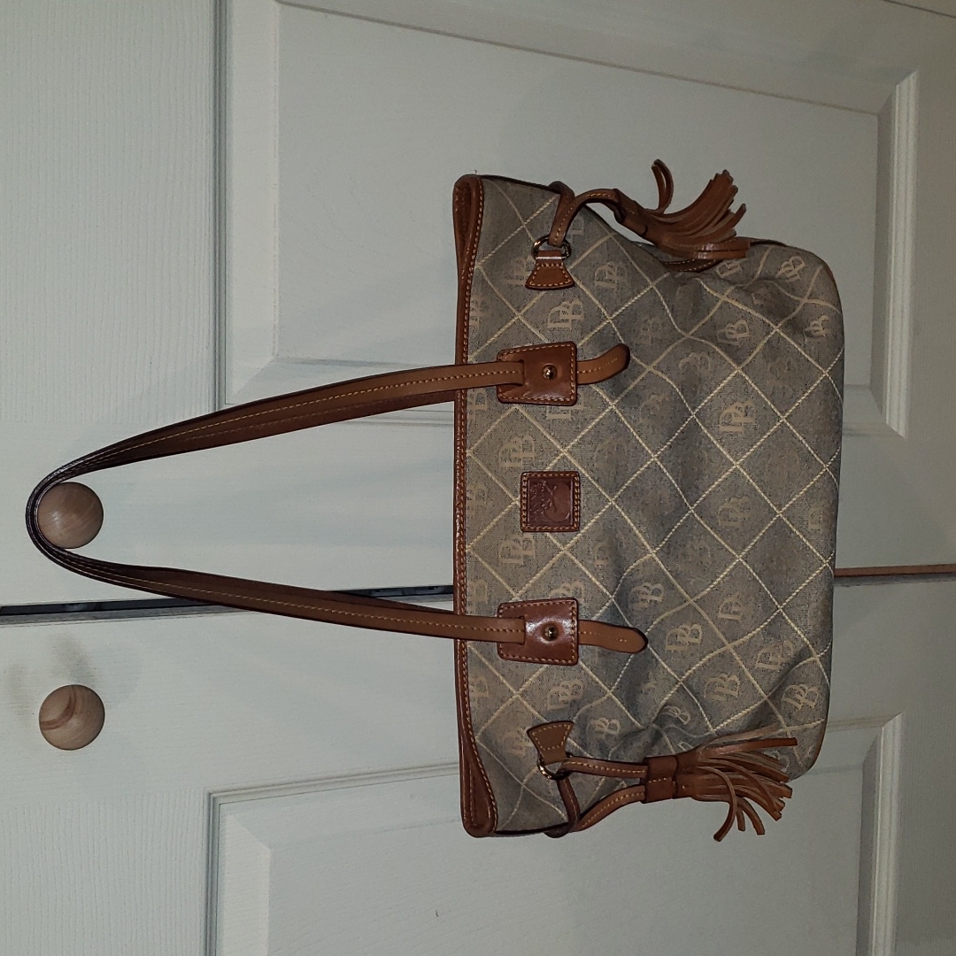 Very Clean Dooney And Bourke Very Clean Dooney And Bourke